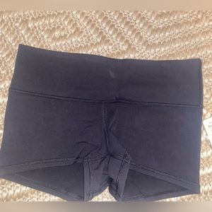 Lululemon NWT Boogie Short. Excellent condition.